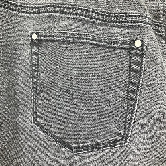 Chicos Womens Black Fabulously Slimming Faded Straight Leg Jeans Size .5S/6S - Picture 3 of 7